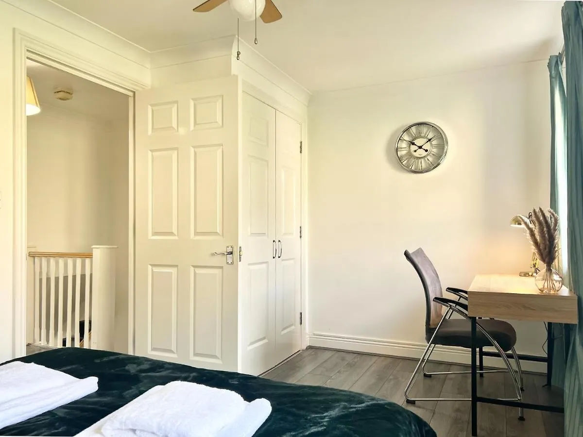 Garden View Double: Extended Stay by Hofin London Apartment