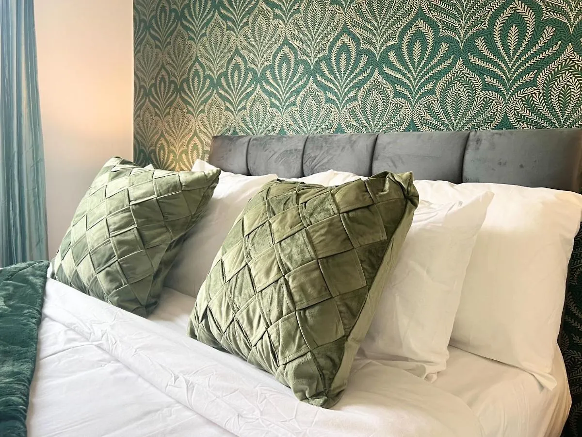 Garden View Double: Extended Stay by Hofin London