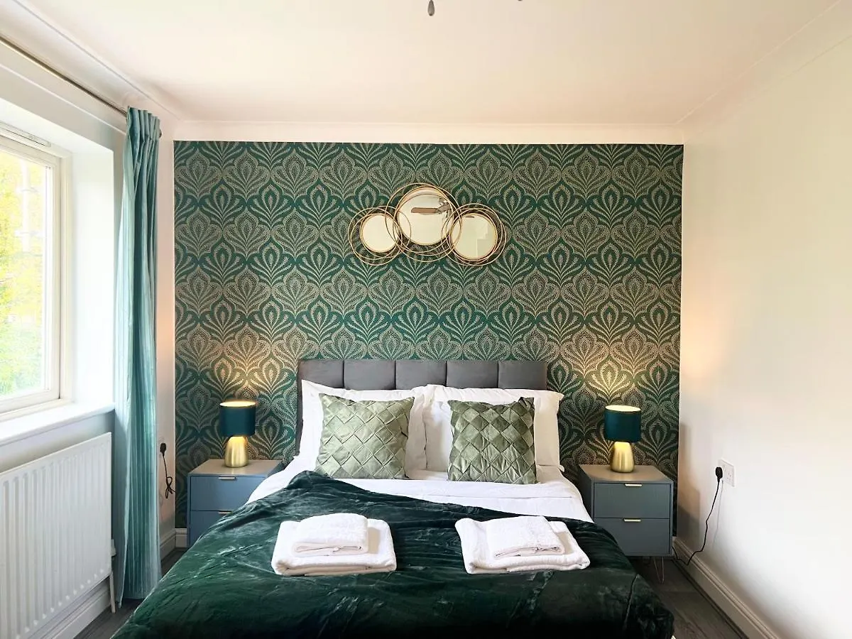 Last-Minute Offers L Exclusive Deals On 2 Double Bedrooms - Weekly & Monthly Stay - Sleeps 6 Lhofin Stays Short Lets & Serviced Accommodation Londra Appartamento
