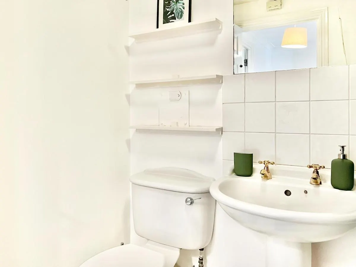Last-Minute Offers L Exclusive Deals On 2 Double Bedrooms - Weekly & Monthly Stay - Sleeps 6 Lhofin Stays Short Lets & Serviced Accommodation Londra Appartamento