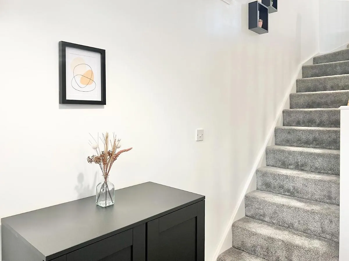 Last-Minute Offers L Exclusive Deals On 2 Double Bedrooms - Weekly & Monthly Stay - Sleeps 6 Lhofin Stays Short Lets & Serviced Accommodation Londra